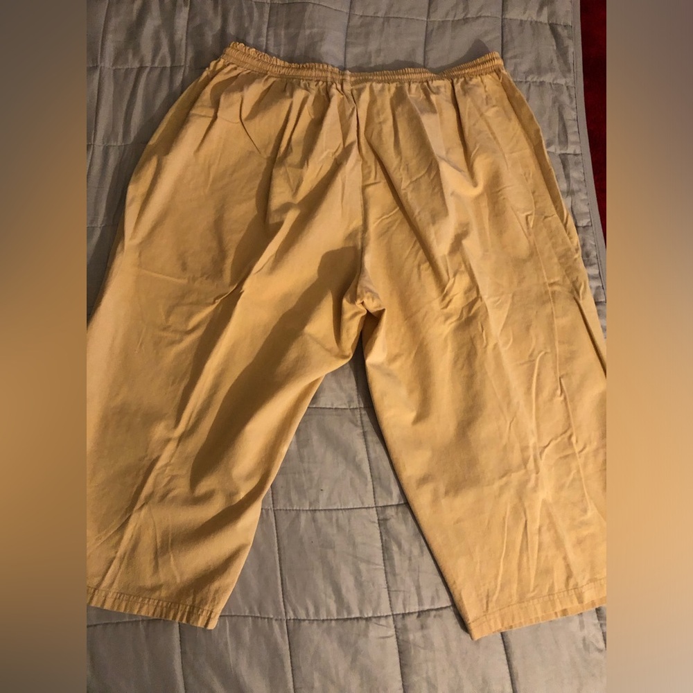 Ladies capris.